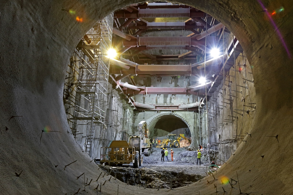 Αλλάζει την όψη του Πειραιά το μετρό