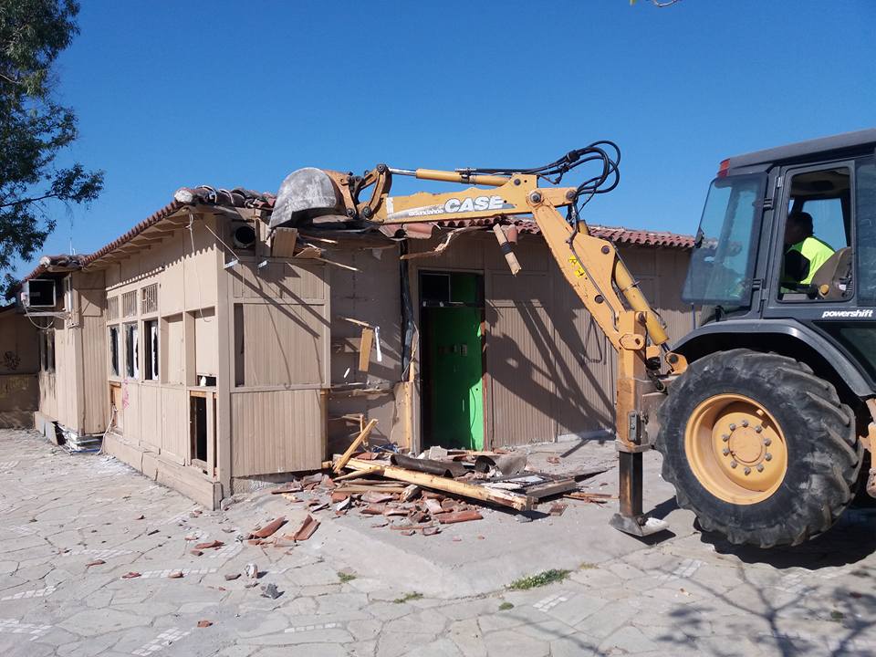 Ξεκίνησαν οι κατεδαφίσεις αυθαιρέτων