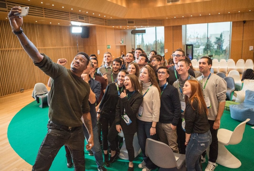 Πρόγραμμα Υποτροφιών COSMOTE 2018-19: 36 νέες υποτροφίες σε  φοιτητές