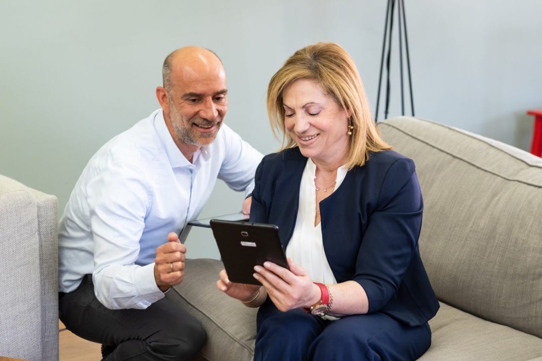 «Τεχνολογία για Όλους»: δωρεάν μαθήματα νέων τεχνολογιών για ανθρώπους μεγαλύτερης ηλικίας από την COSMOTE