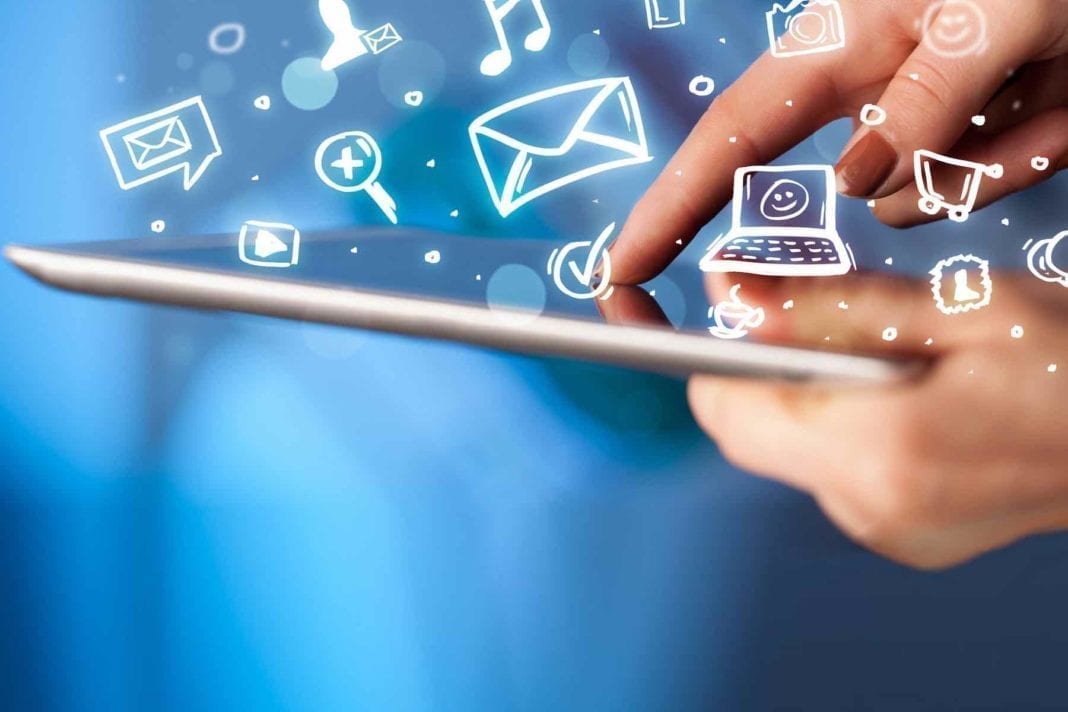 Έλληνες online Internet