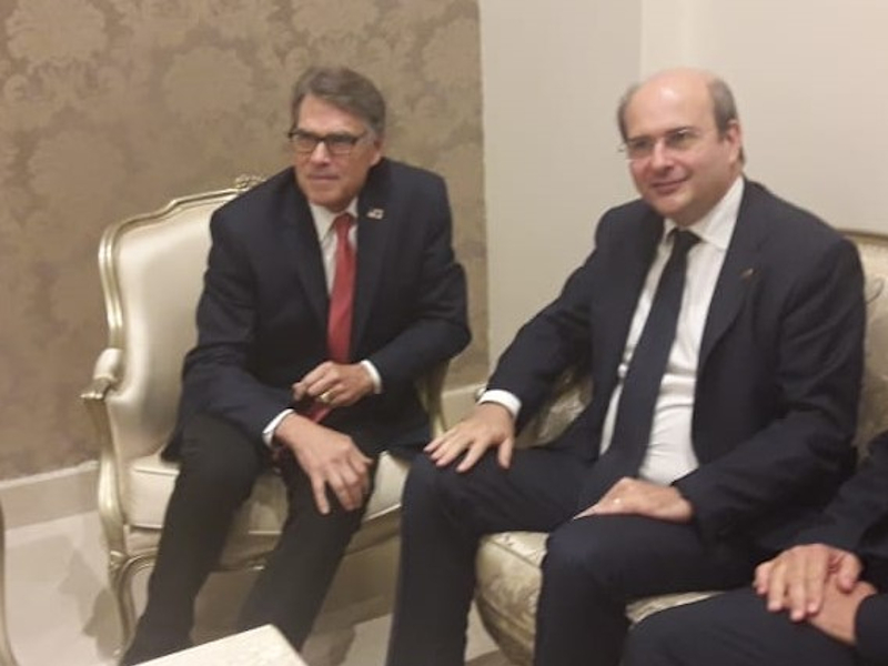 ΑΠΕ, ΔΕΗ, ExxonMobil, East Med στο επίκεντρο της συνάντησης Χατζηδάκη – Ρικ Πέρι στο Κάιρο
