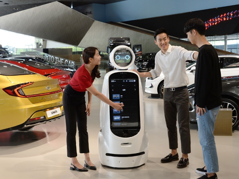 LG και Hyundai συνεργάζονται για να φέρουν τα ρομπότ στα αυτοκίνητα