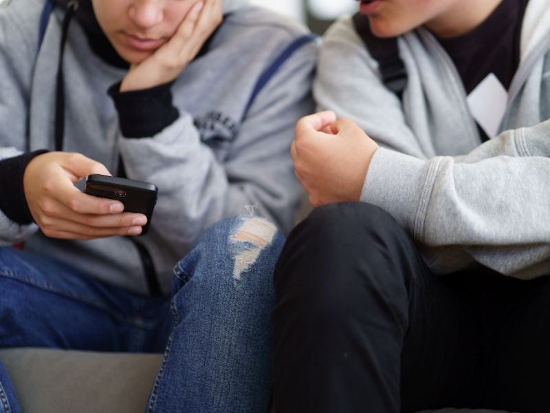 Δευτεροβάθμια εκπαίδευση: Ανησυχητικά ποσοστά διαδικτυακής σεξουαλικής κακοποίησης/αποπλάνησης και διαδικτυακού εκφοβισμού