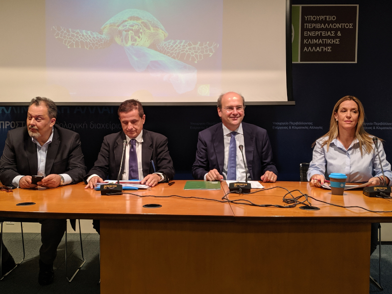 Κωστής Χατζηδάκης: Έως τον Ιούνιο του 2020 η απόσυρση των πλαστικών μιας χρήσης