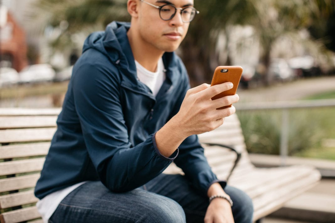 Οι αγοραστές και οι απατεώνες λατρεύουν την Black Friday και τη Cyber Monday