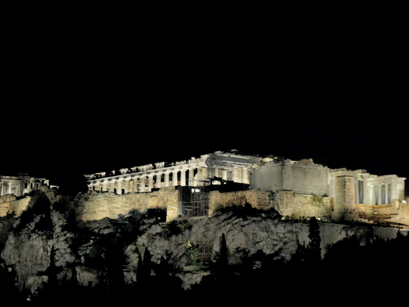 Στο «ύψος» της η Ακρόπολη, χαμηλώνουν τα κτήρια γύρω της