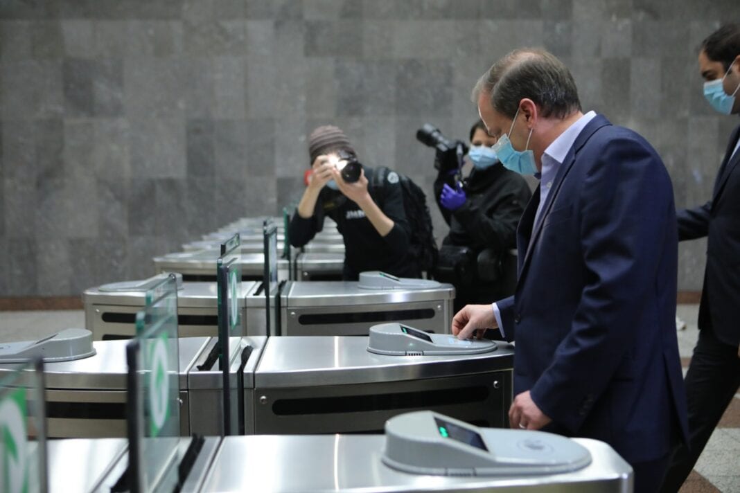 Στο μετρό η ηγεσία του υπουργείου Μεταφορών για επιθεώρηση των νέων μέτρων