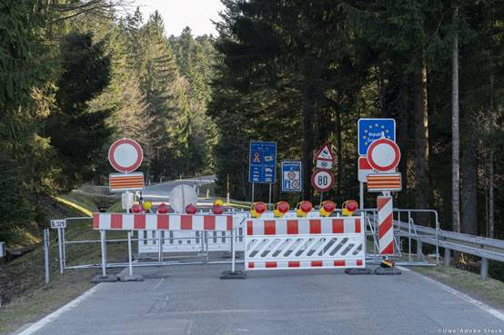 Το ΕΚ ζητά να αποκατασταθεί άμεσα η πλήρως ελεύθερη μετακίνηση εντός Σένγκεν