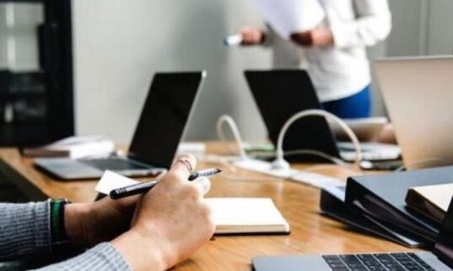 Οι μισές εταιρείες, παγκοσμίως, εξετάζουν την τηλεργασία ως μόνιμη επιλογή