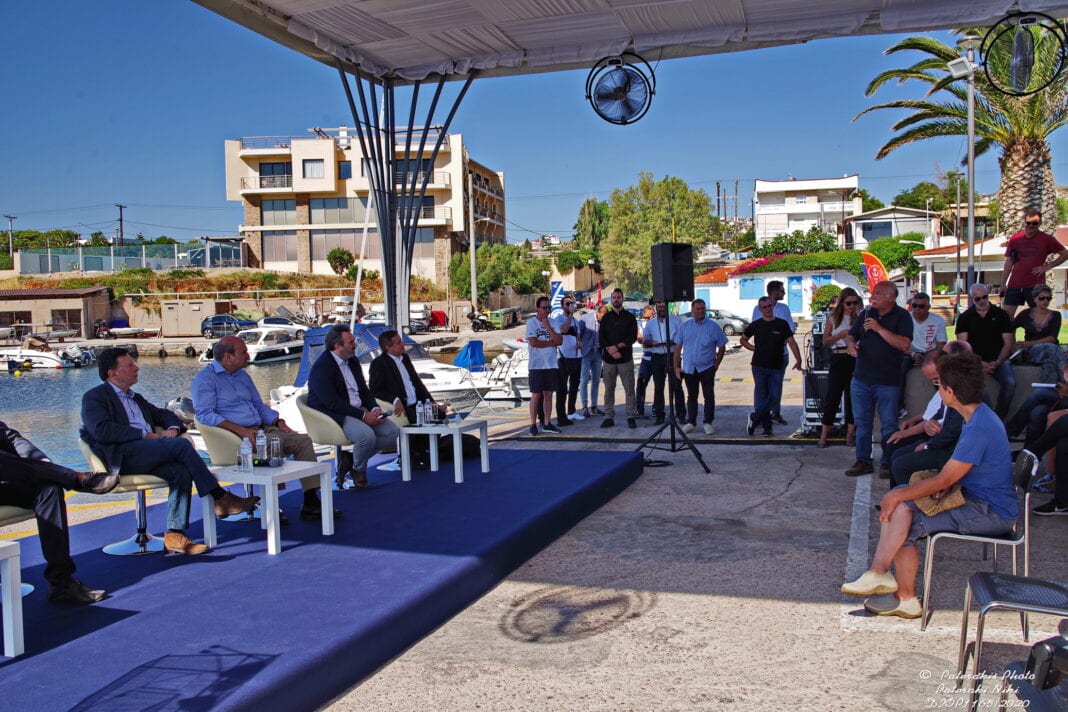 Κ. Χατζηδάκης στους πυρόπληκτους στο Μάτι: «Πρέπει να βάλουμε μια τάξη και με τη δική σας βοήθεια»