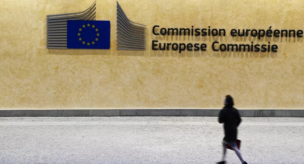 ΕΕ: Επενδύει πάνω από 1 δισ. ευρώ σε 7 καινοτόμα έργα με στόχο την απαλλαγή της οικονομίας από τις ανθρακούχες εκπομπές