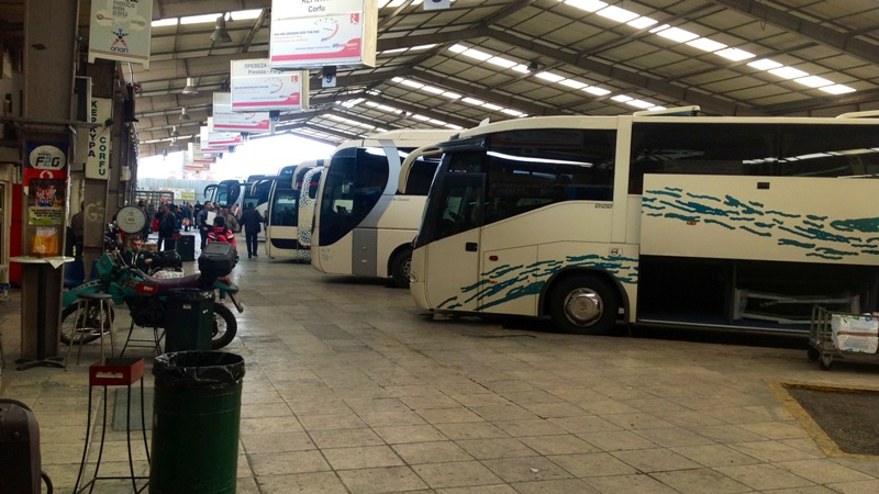 ΚΤΕΛ: Παιδιά κάτω των έξι ετών θα κάθονται σε χωριστή θέση μέσα στο λεωφορείο