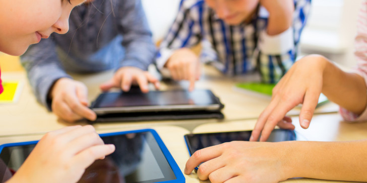 Προσφορά 3.150 tablets στο υπουργείο Παιδείας για το «Ψηφιακό Σχολείο για Όλους»