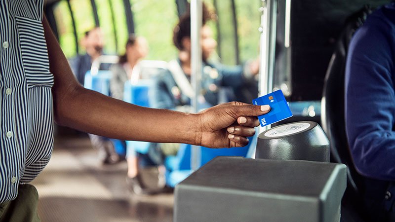 Ανέπαφες πληρωμές, ελέω COVID-19, ψηφίζουν πλέον οι καταναλωτές