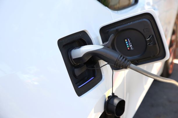 Πράσινο Ταμείο: Πρόσκληση στους δήμους για την εκπόνηση σχεδίων φόρτισης ηλεκτρικών οχημάτων