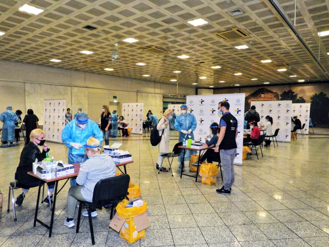 Τεστ Covid 19 στο σταθμό του Μετρό του Συντάγματος