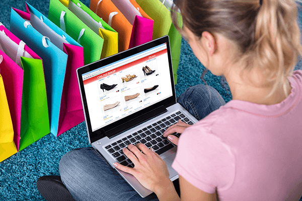 Mε “click away” έκανε τις αγορές των Χριστουγέννων 1 στους 5 Έλληνες