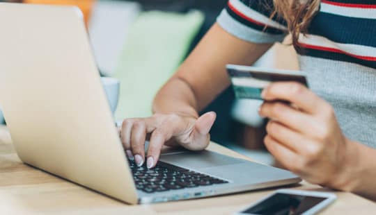 Οι καταναλωτές είναι θετικοί στη συνομιλία με bots κατά τις αγορές τους