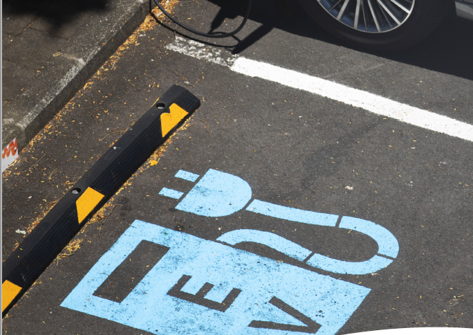 Εννιά στους δέκα Έλληνες λένε «ναι» στην ηλεκτροκίνηση