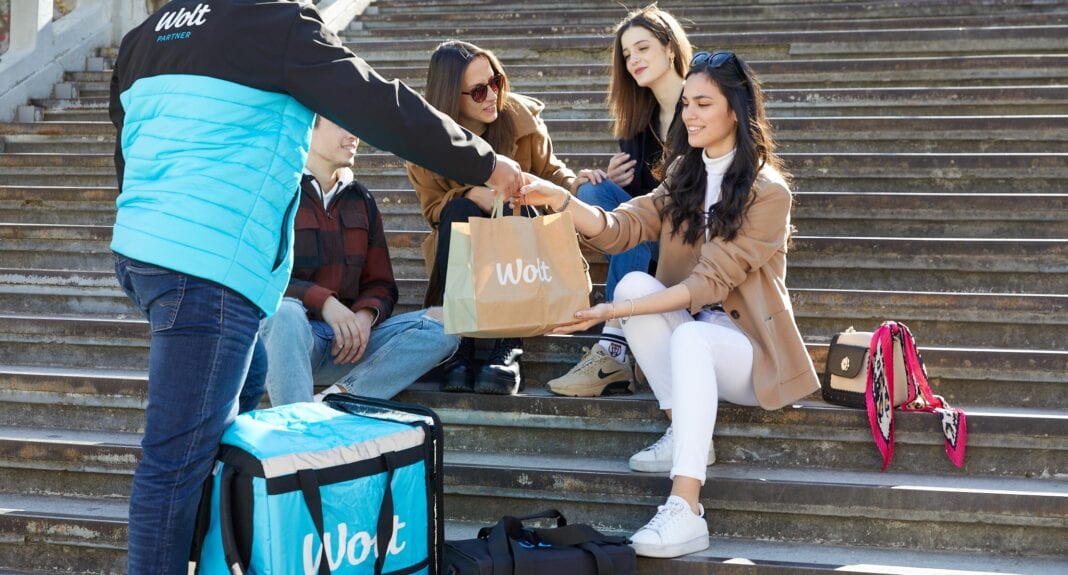 Η Wolt φουλάρει για παραδόσεις και στην Πάτρα