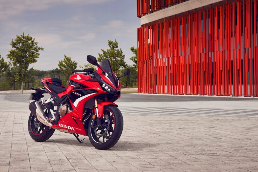 22YM HONDA CBR500R: Ο ‘πύραυλος τσέπης’ της Honda