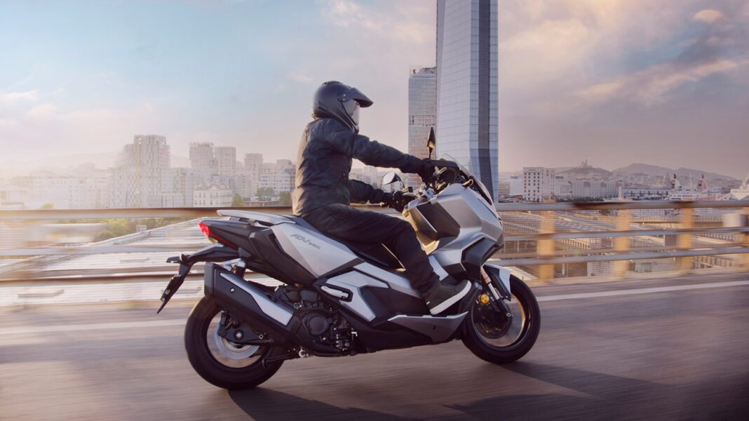 Homda: Η CBR1000RHonda R-R Fireblade SP 30th Anniversary και το νέο ADV350