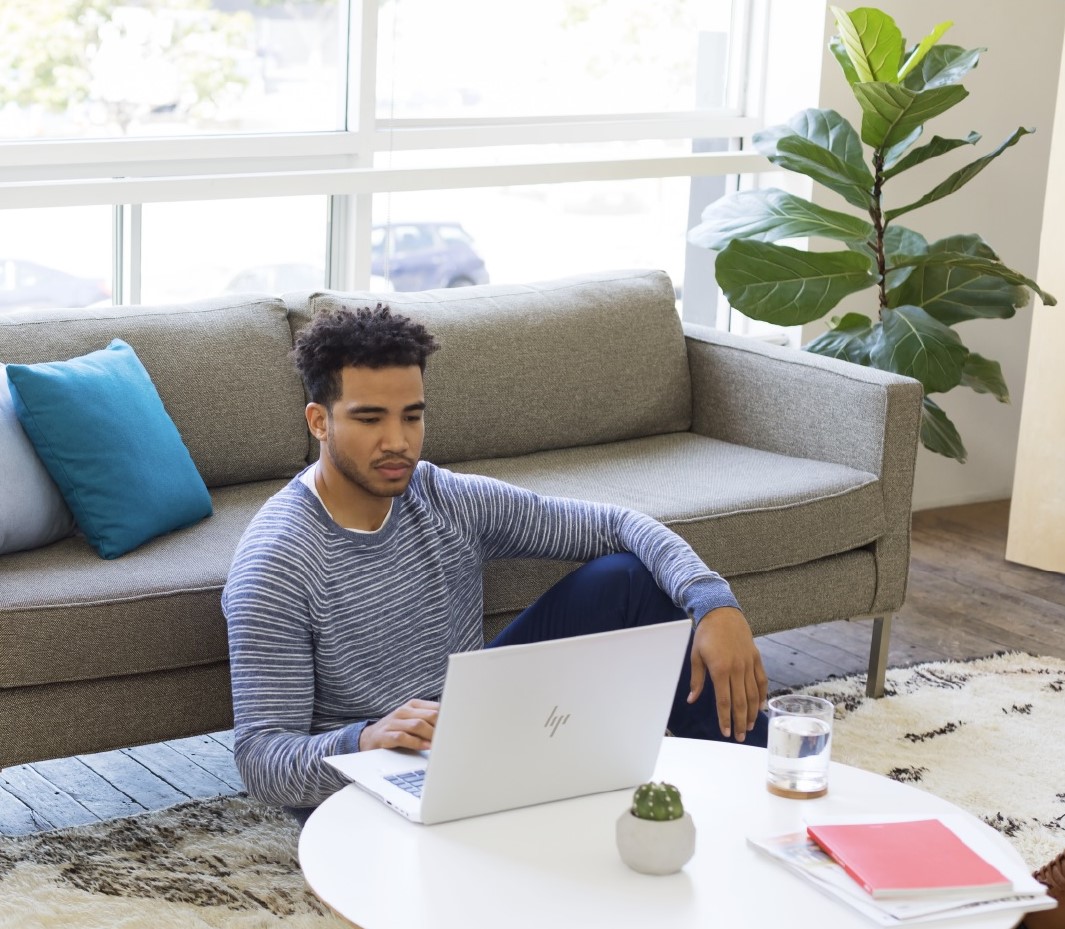 Η υβριδική εργασία μειώνει σημαντικά τα συμπτώματα επαγγελματικής εξουθένωσης στους εργαζόμενους