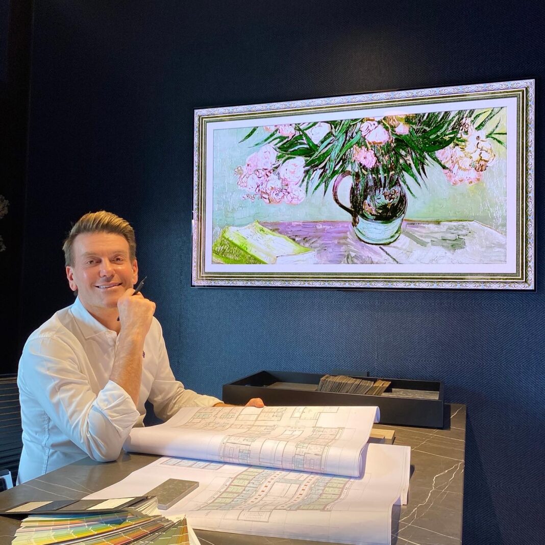 Ο αρχιτέκτονας Σπύρος Σούλης προτείνει την OLED TV Gallery της LG