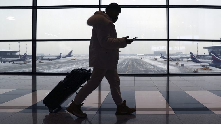 Η Ελλάδα ανατρέπει το brain drain: Mόλις 1 στους 10 ψάχνει δουλειά στο εξωτερικό