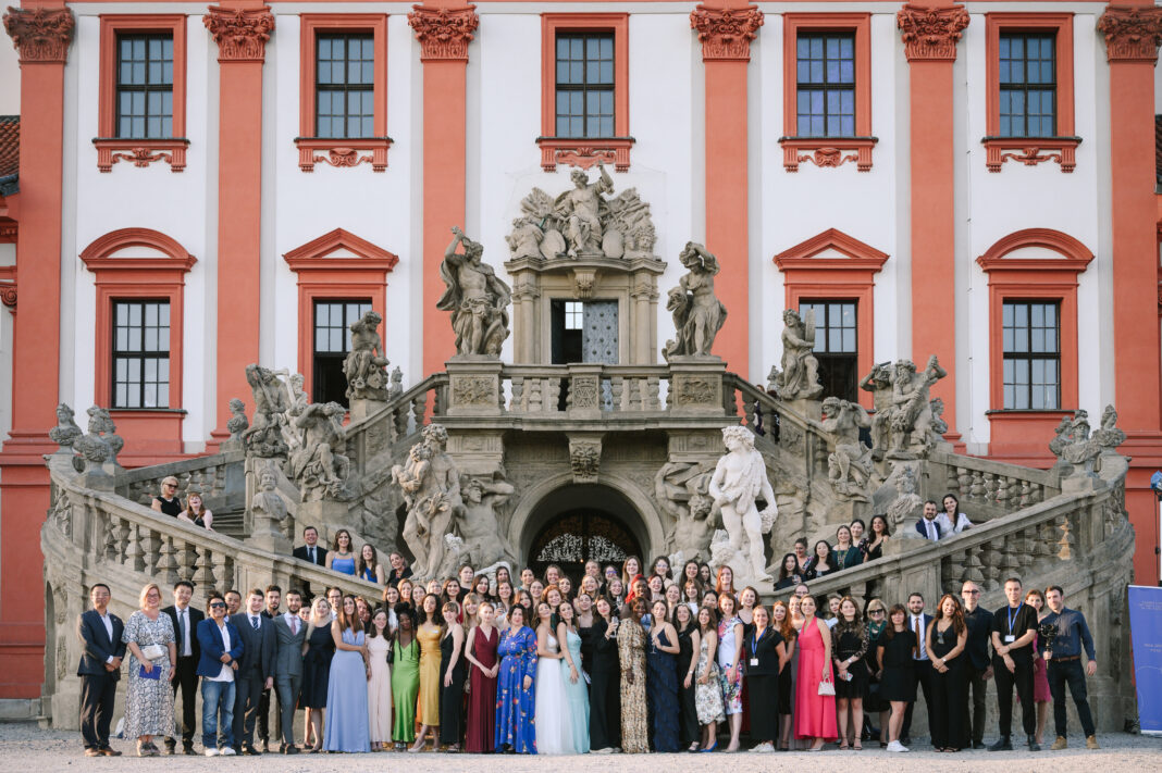 To SUMMER LEADERSHIP SCHOOL 2022 στην Πράγα ολοκλήρωσε τις εργασίες του με έκκληση για διεθνή συνεργασία