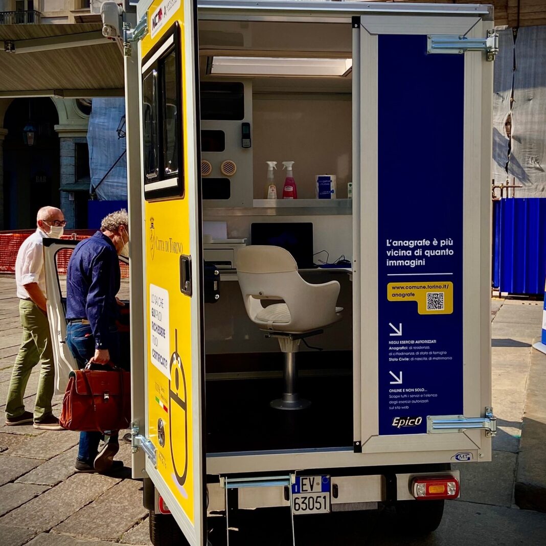 Epic0:  Το Ιταλικό ηλεκτρικό τετράκυκλο της Regis, φέρνει τις δημοτικές υπηρεσίες στις γειτονιές του Τορίνο