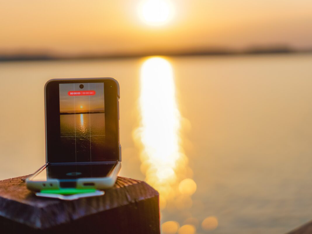 Έκρηξη πωλήσεων για τα foldable smartphones