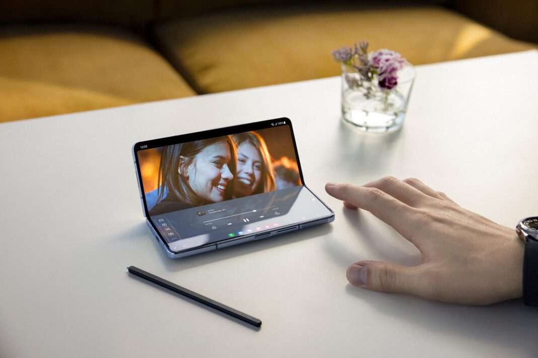 Πτώση στις παγκόσμιες αποστολές foldable smartphones το Γ’ τρίμηνο του 2024