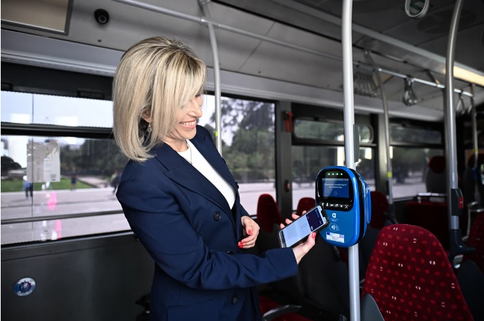 Πιλοτική εφαρμογή ανέπαφων πληρωμών με τραπεζική κάρτα στα λεωφορεία των γραμμών Express του Διεθνούς Αερολιμένα Αθηνών