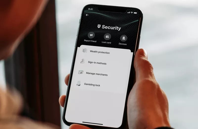 Revolut: Προστατεύει τα χρήματα στα «Pockets» των πελατών, εν όψει καλοκαιρινών διακοπών