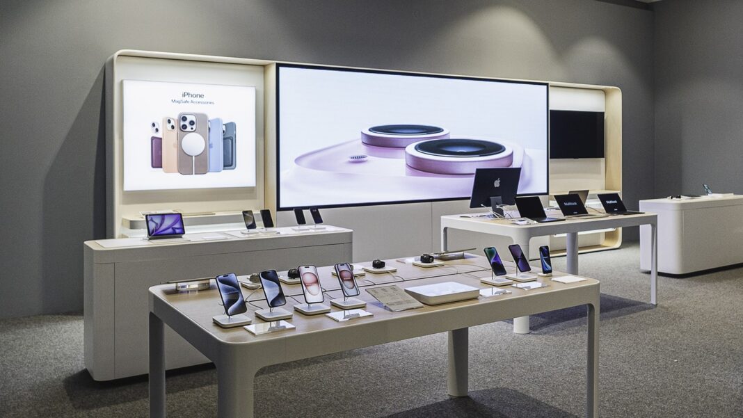 Νέο Apple Shop στο Σύνταγμα: Τα Public το γιόρτασαν με το μεγαλύτερο street party