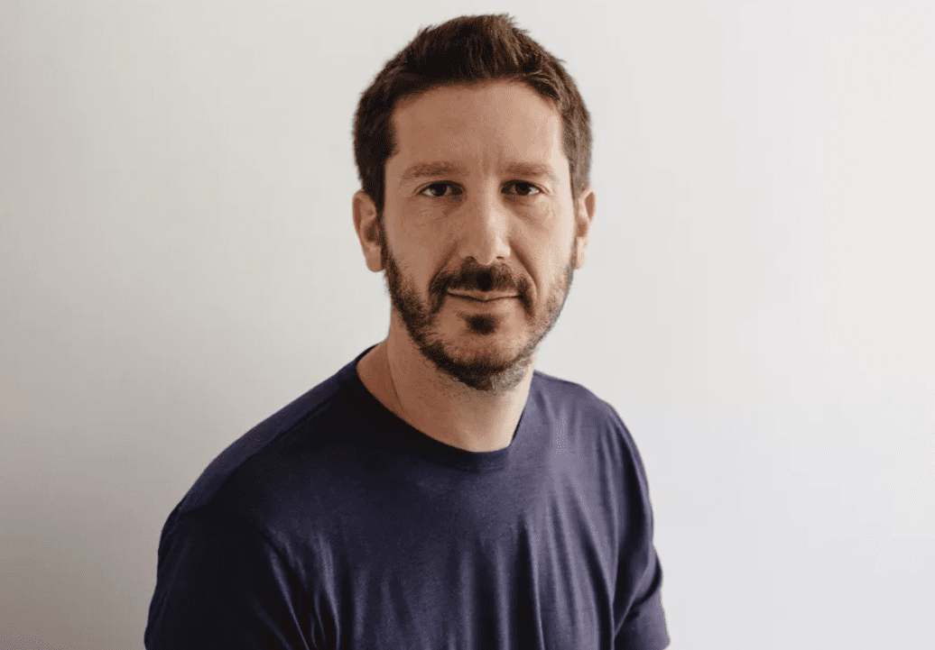 Δουλεύει στο… φουλ ο Douleutaras