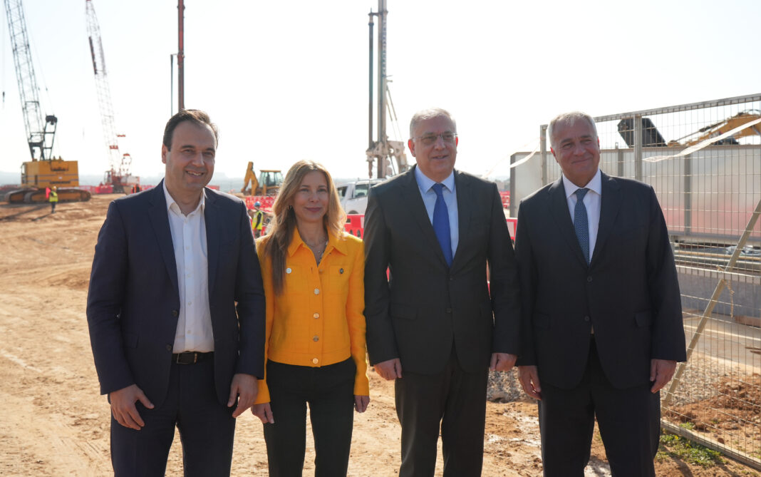 Επίσκεψη υπουργών στο υπό κατασκευή Data Center της Microsoft στα Σπάτα