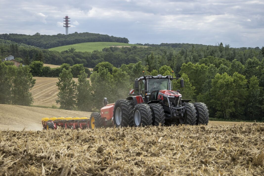 Συμφωνία Ομίλου Επιχειρήσεων Σαρακάκη με την Πειραιώς για χρηματοδότηση γεωργικών οχημάτων και εξοπλισμού