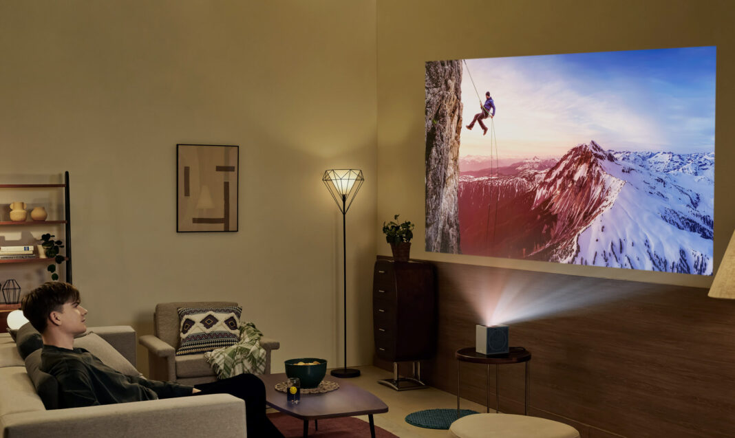 Ο LG Cinebeam S προσφέρει ανεπανάληπτη εμπειρία θέασης και μοναδική ευελιξία