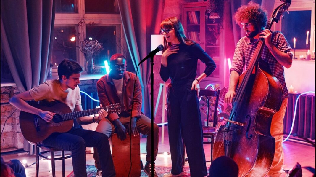 Φέτος τα Χριστούγεννα φέρε το καραόκε σπίτι σου  με τα συστήματα ήχου LG XBOOM