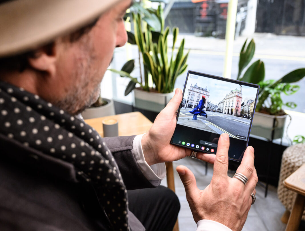 Οι μισοί Ευρωπαίοι χάνουν σημαντικές στιγμές βγάζοντας φωτογραφίες – Το Galaxy AI τους βοηθά να παραμείνουν παρόντες στη στιγμή